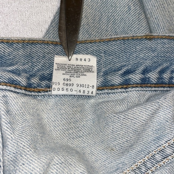 Vintage Levi’s 550 Thrashed Denim Jeans Size 40x32 - Picture 8 of 16